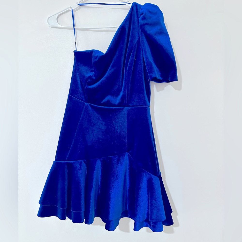 DO+BE one shoulder velvet dress. NWT. Royal blue in color